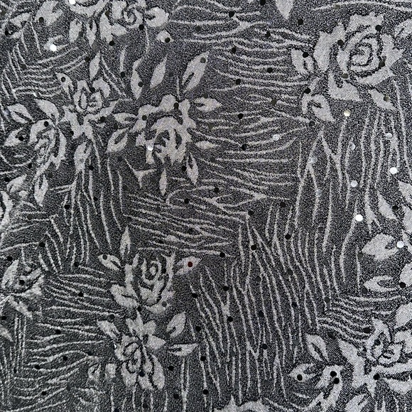 Connected Apparel V Neck Sparkly Floral Top - Picture 4 of 9